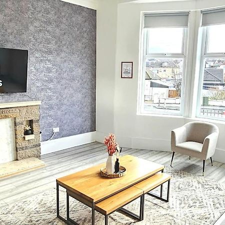 Spacious Haven With Free Parking Glasgow Eksteriør billede