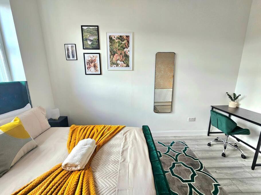 Spacious Haven With Free Parking Glasgow Eksteriør billede