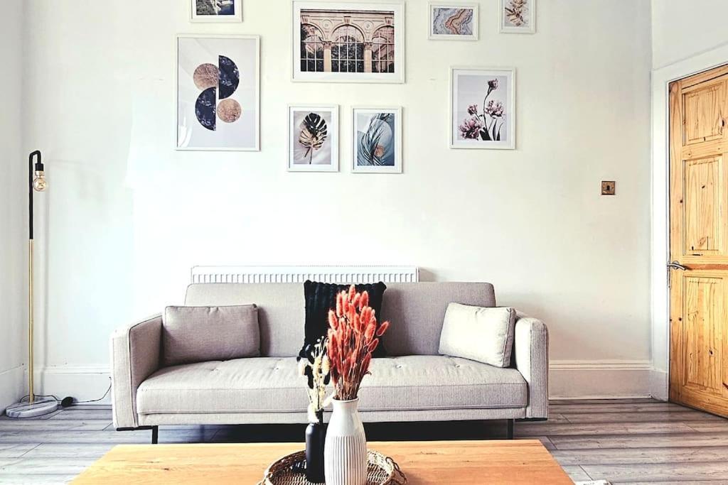 Spacious Haven With Free Parking Glasgow Eksteriør billede