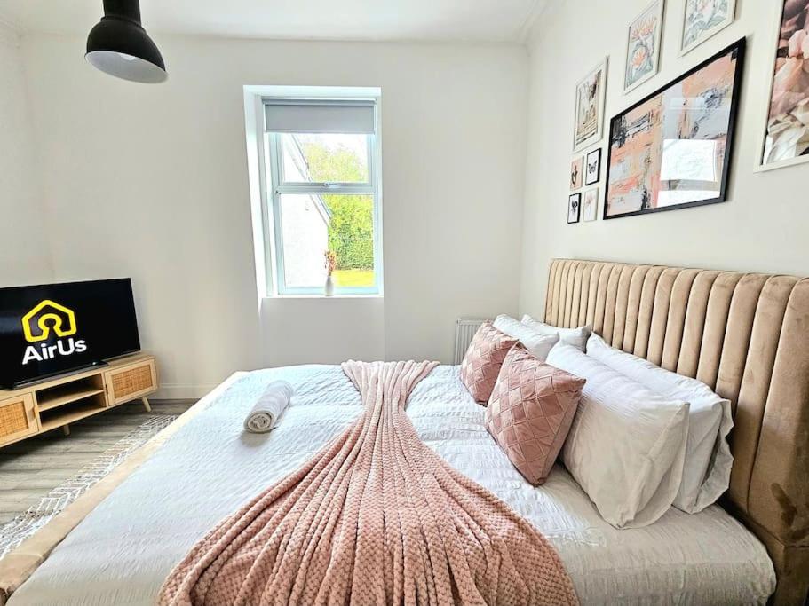 Spacious Haven With Free Parking Glasgow Eksteriør billede