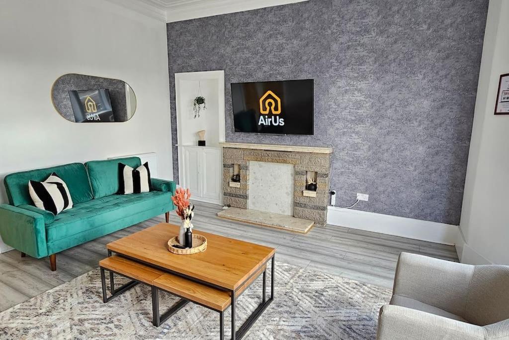 Spacious Haven With Free Parking Glasgow Eksteriør billede