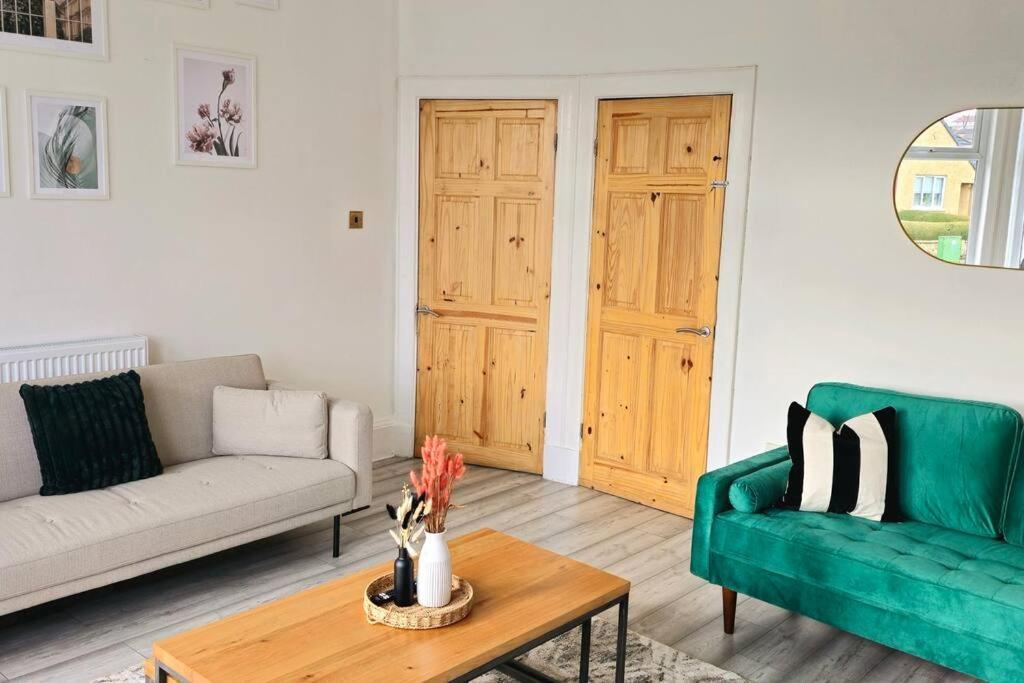 Spacious Haven With Free Parking Glasgow Eksteriør billede