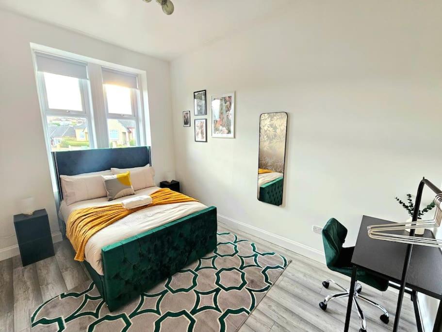 Spacious Haven With Free Parking Glasgow Eksteriør billede