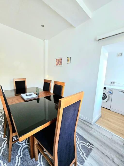 Spacious Haven With Free Parking Glasgow Eksteriør billede