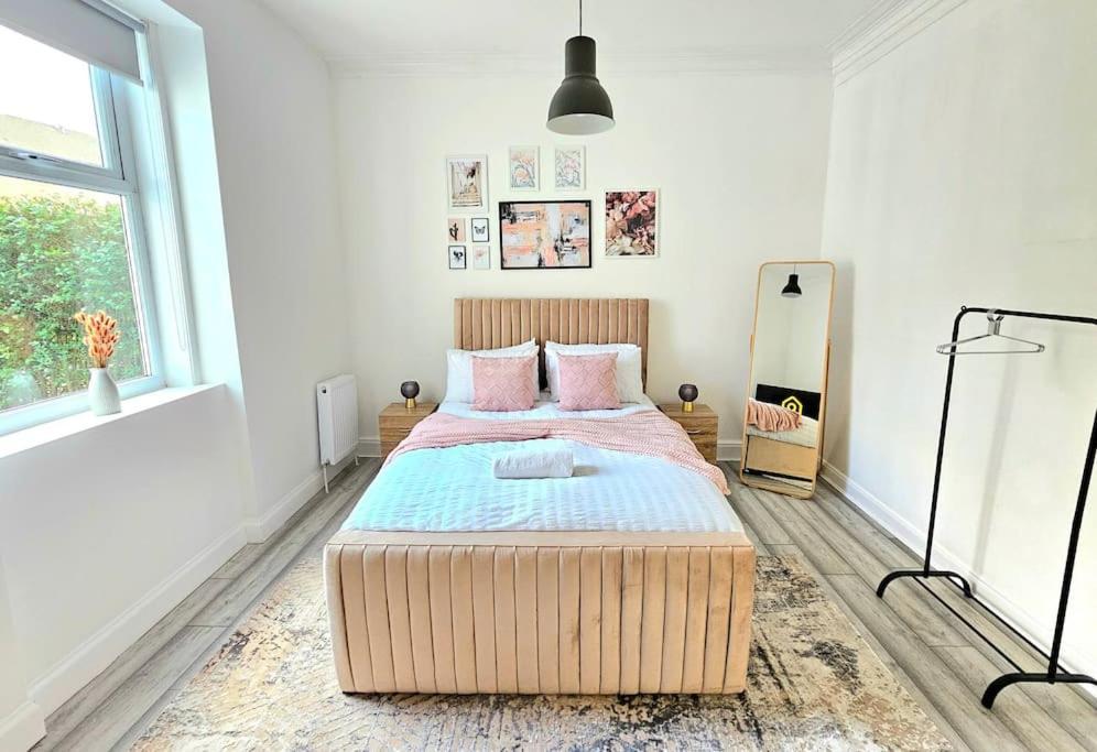 Spacious Haven With Free Parking Glasgow Eksteriør billede
