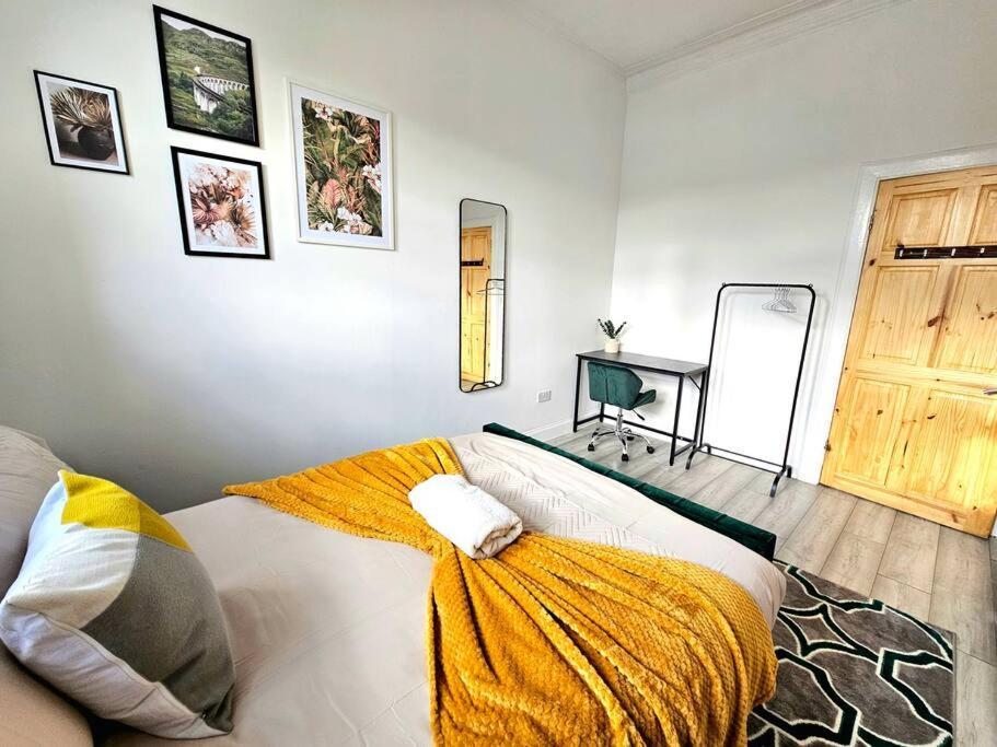 Spacious Haven With Free Parking Glasgow Eksteriør billede