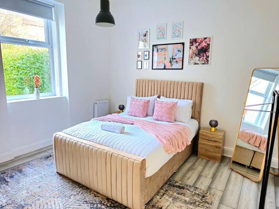 Spacious Haven With Free Parking Glasgow Eksteriør billede