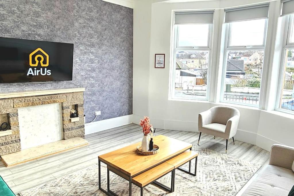 Spacious Haven With Free Parking Glasgow Eksteriør billede